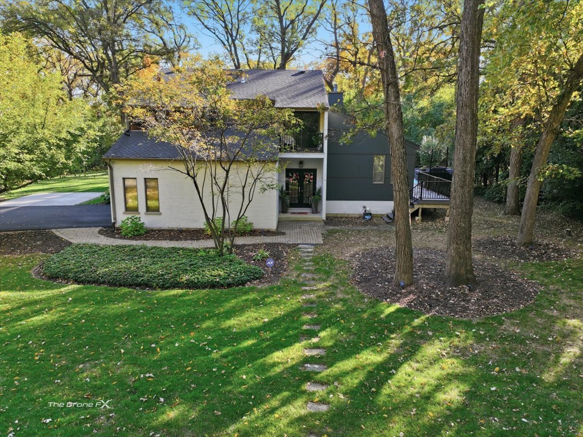 27W041 WALZ Way, Wheaton, IL 60189