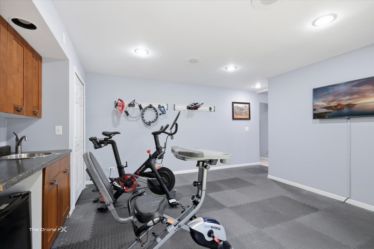 27W041 WALZ Way, Wheaton, IL 60189