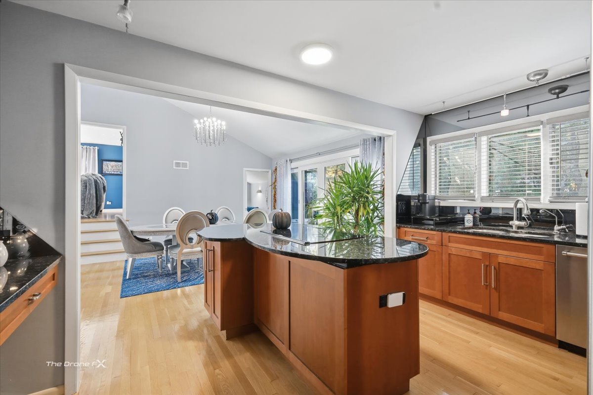 27W041 WALZ Way, Wheaton, IL 60189