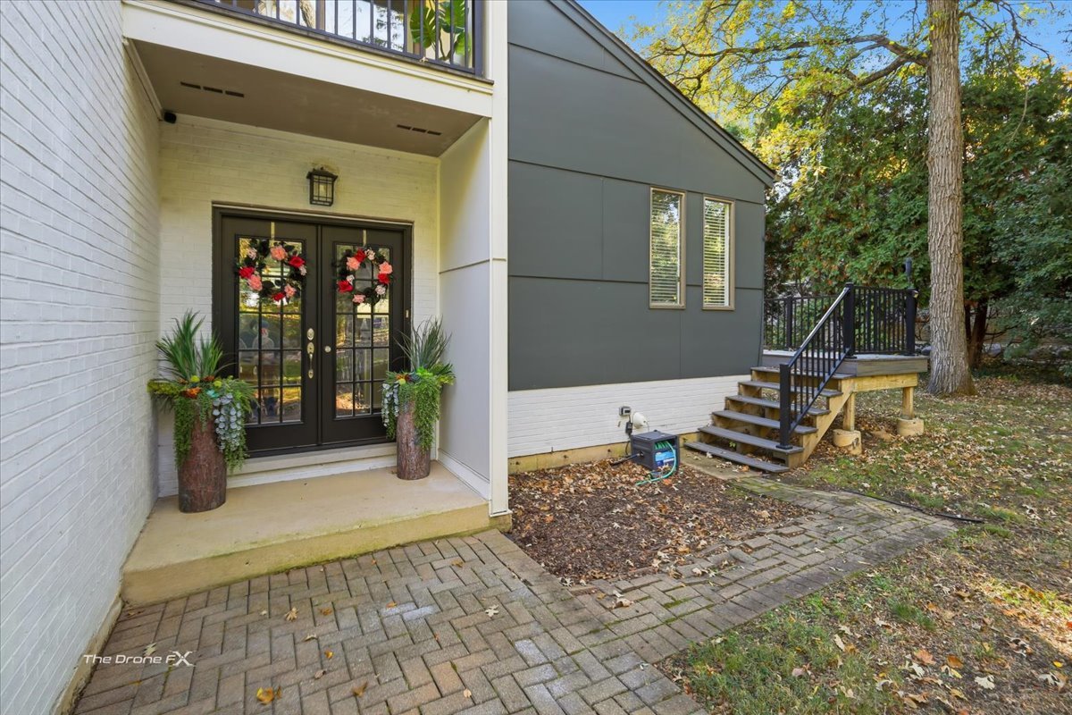 27W041 WALZ Way, Wheaton, IL 60189