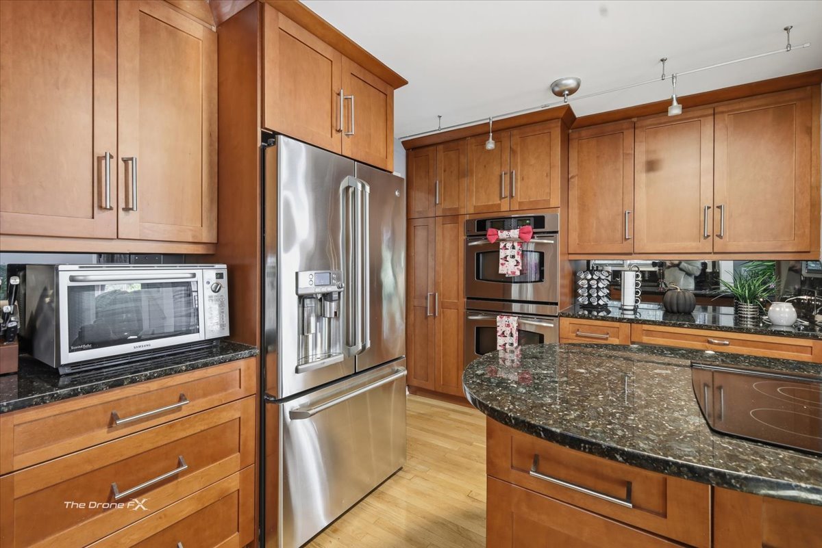 27W041 WALZ Way, Wheaton, IL 60189