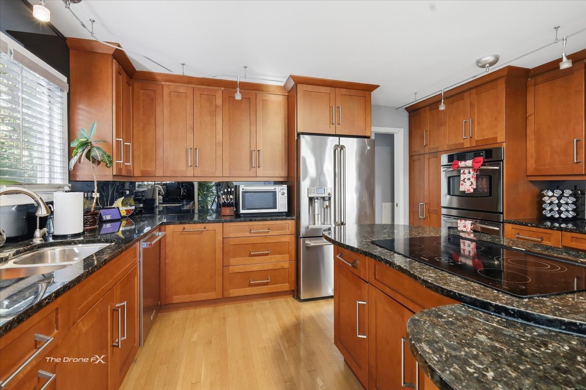 27W041 WALZ Way, Wheaton, IL 60189