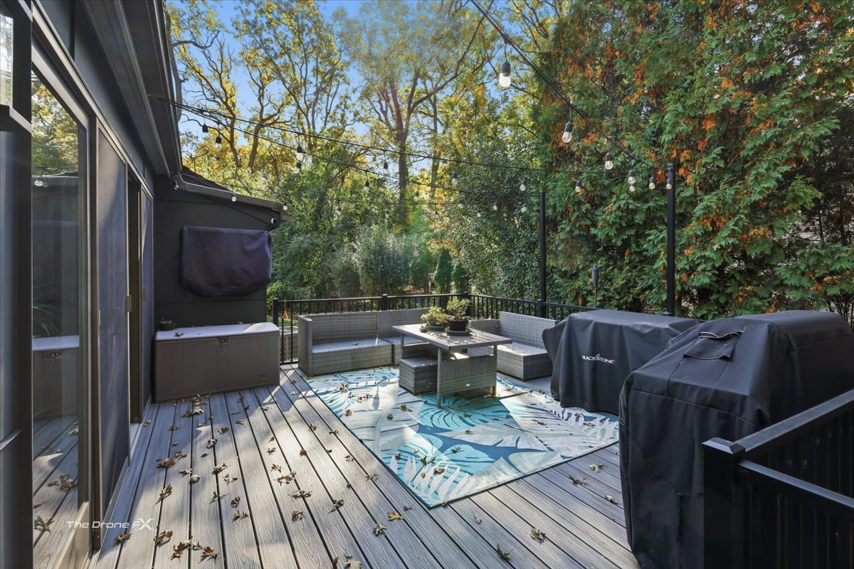 27W041 WALZ Way, Wheaton, IL 60189