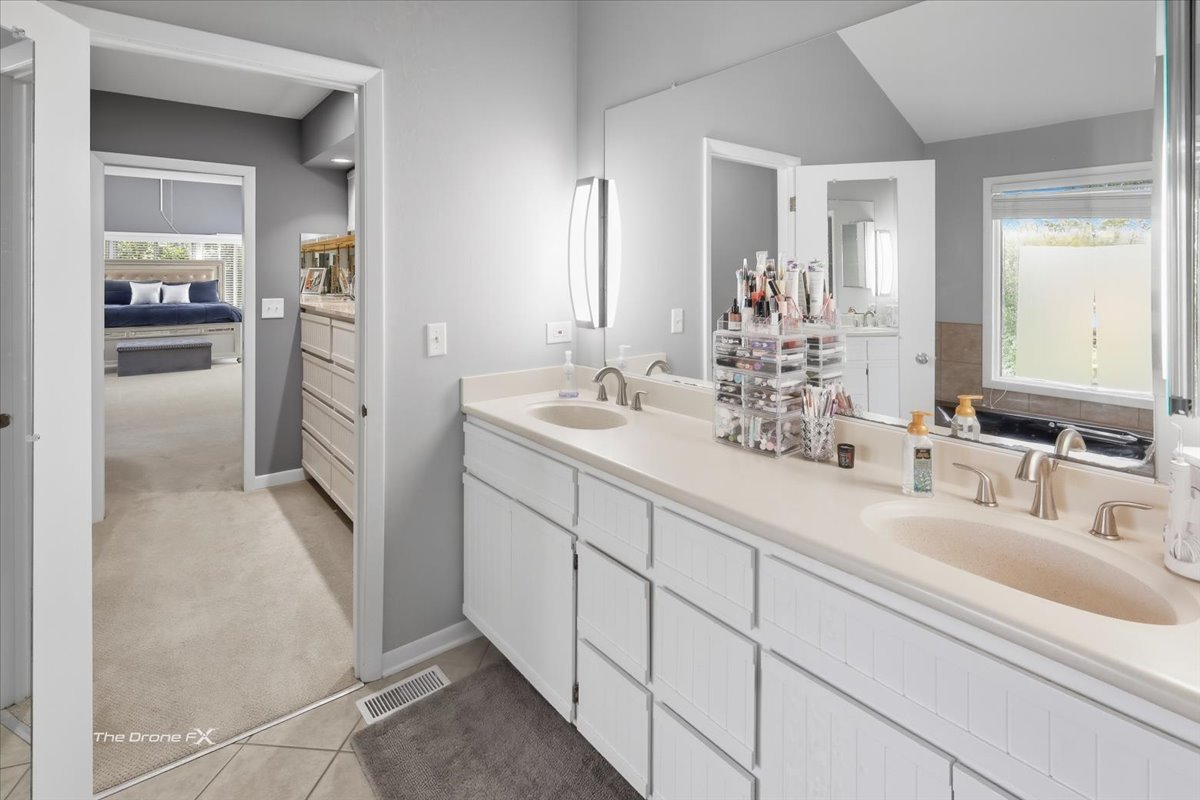 27W041 WALZ Way, Wheaton, IL 60189