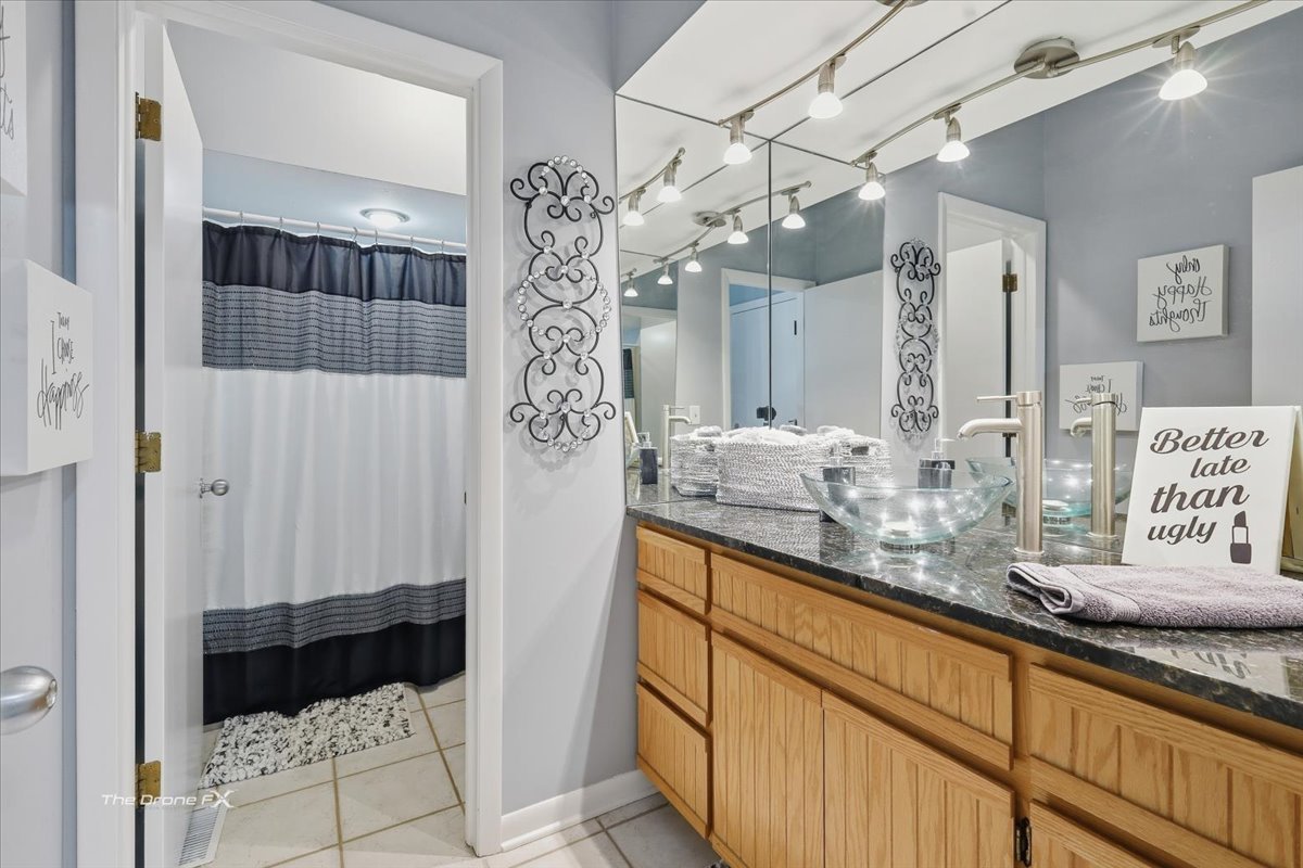 27W041 WALZ Way, Wheaton, IL 60189