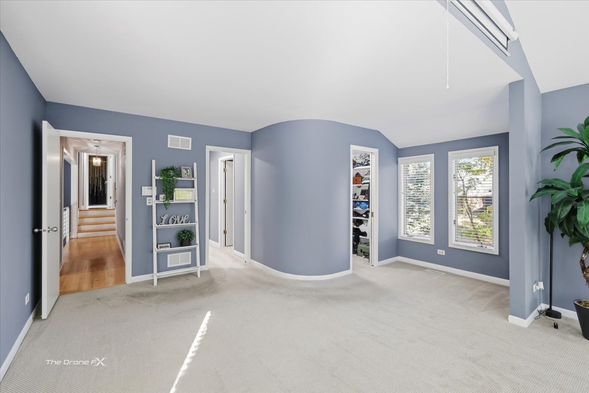 27W041 WALZ Way, Wheaton, IL 60189