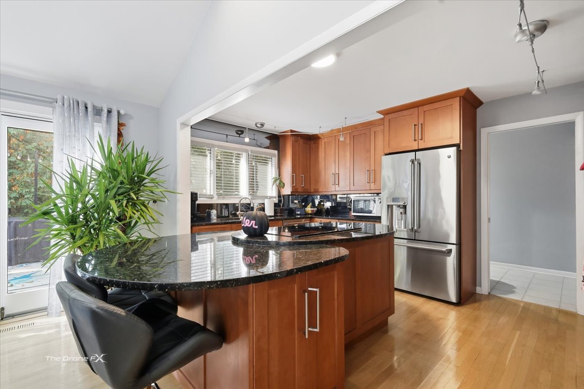 27W041 WALZ Way, Wheaton, IL 60189