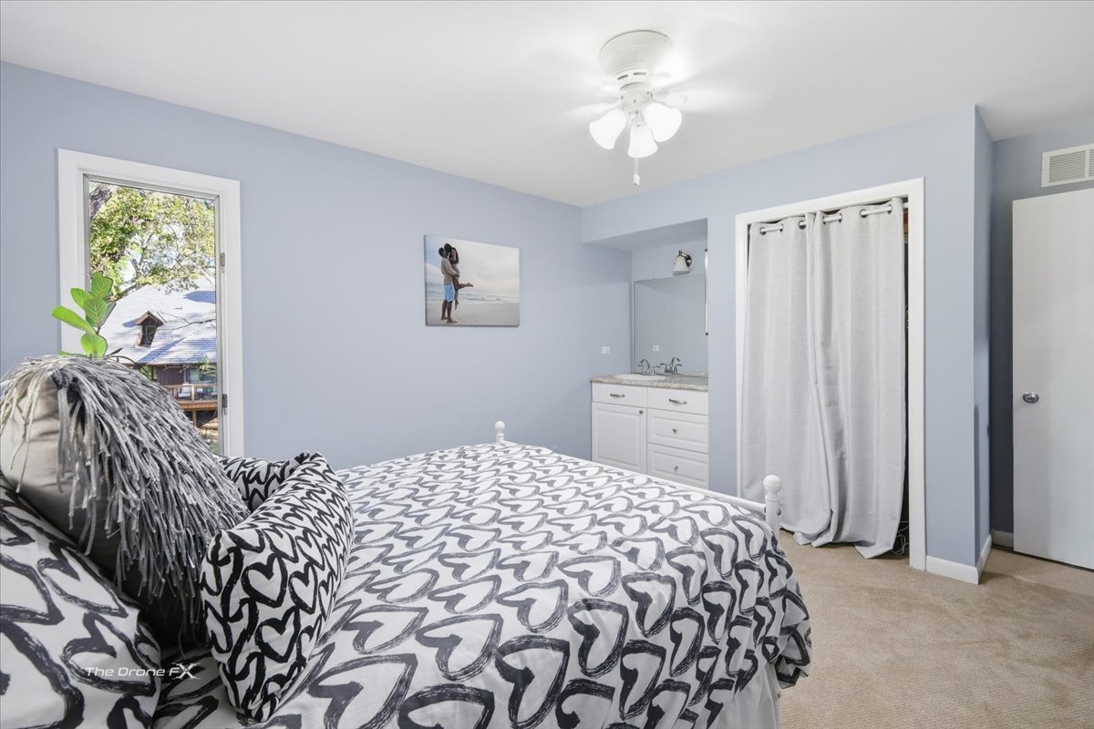 27W041 WALZ Way, Wheaton, IL 60189