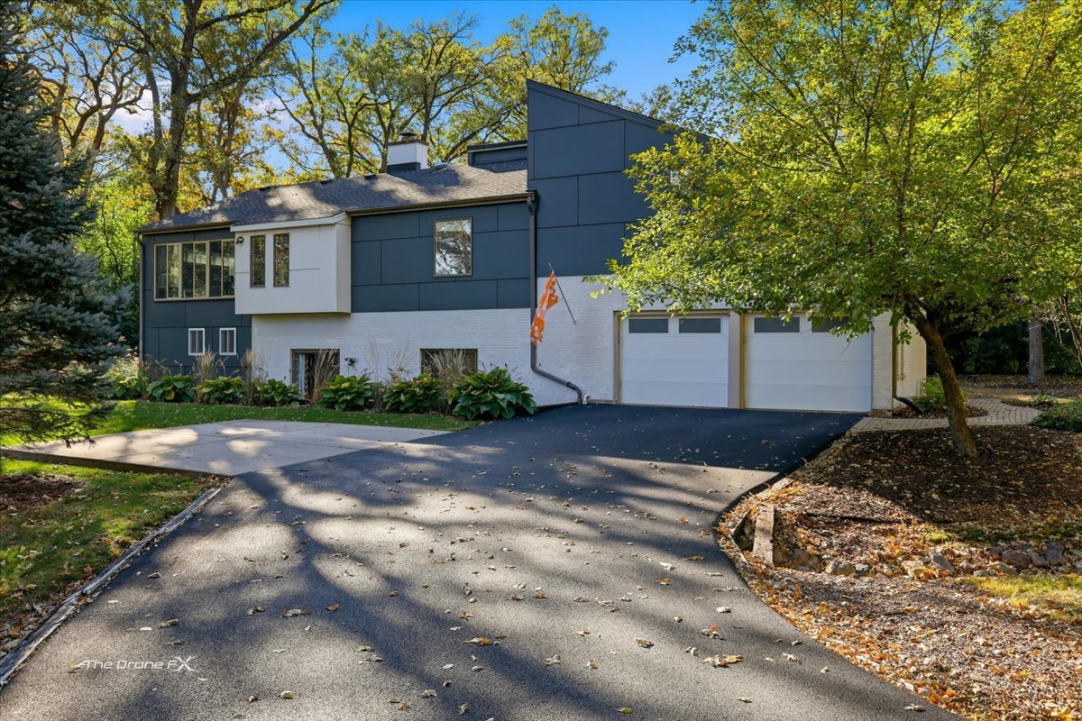 27W041 WALZ Way, Wheaton, IL 60189