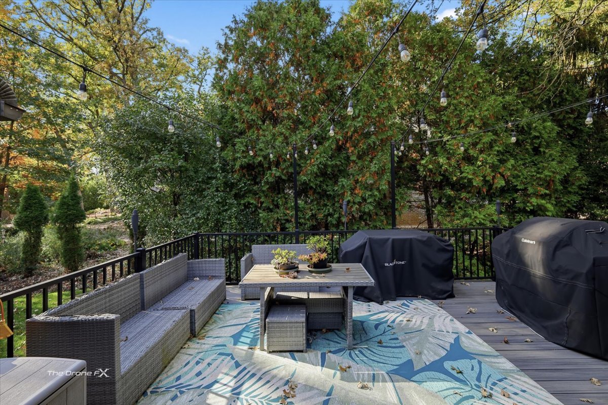 27W041 WALZ Way, Wheaton, IL 60189