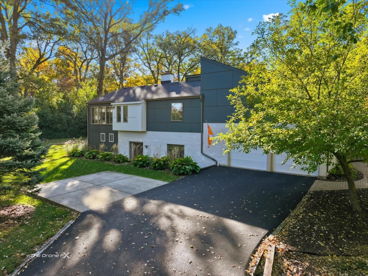 27W041 WALZ Way, Wheaton, IL 60189