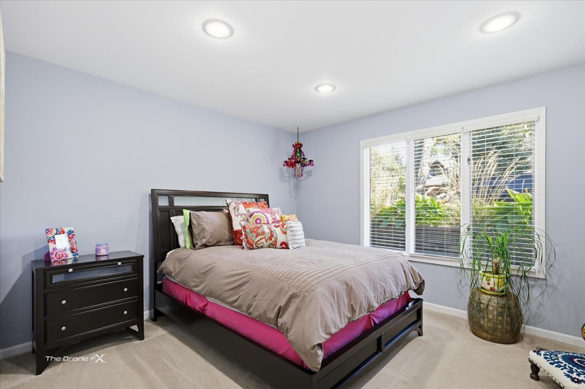 27W041 WALZ Way, Wheaton, IL 60189