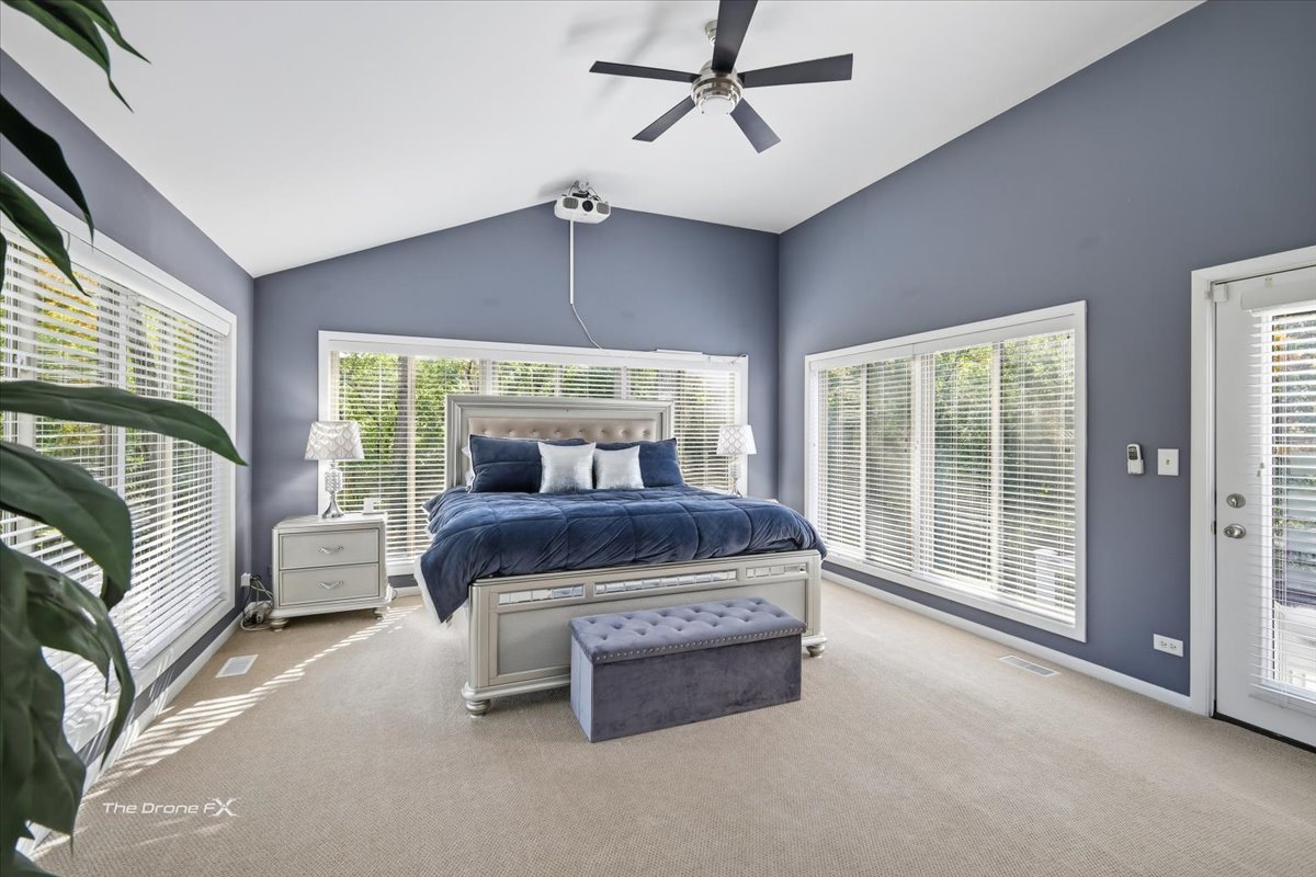 27W041 WALZ Way, Wheaton, IL 60189