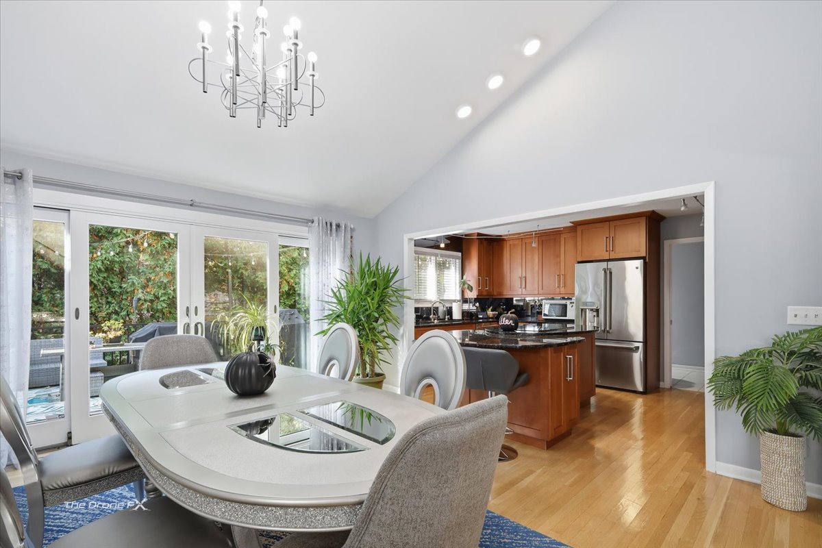 27W041 WALZ Way, Wheaton, IL 60189