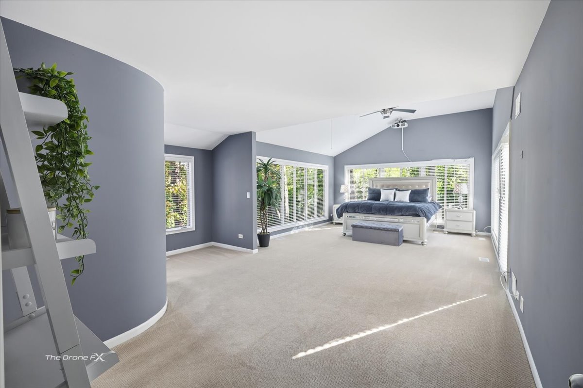 27W041 WALZ Way, Wheaton, IL 60189