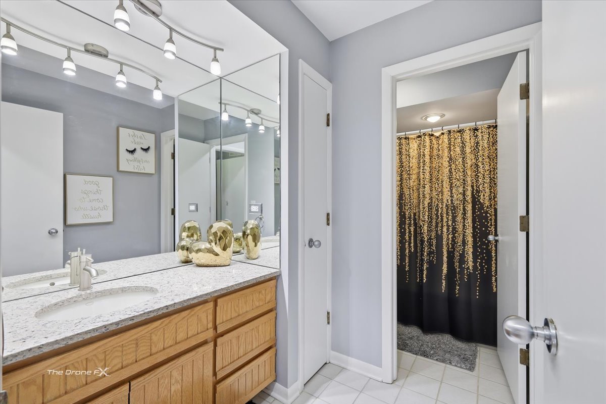 27W041 WALZ Way, Wheaton, IL 60189