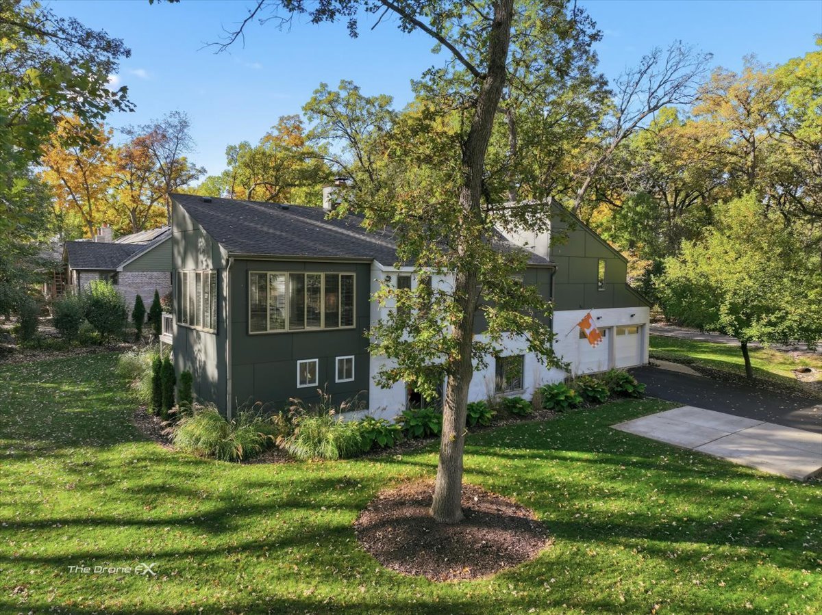 27W041 WALZ Way, Wheaton, IL 60189