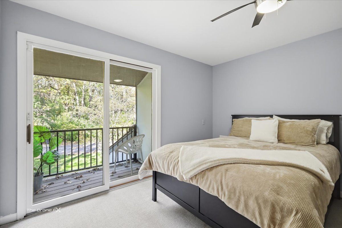 27W041 WALZ Way, Wheaton, IL 60189