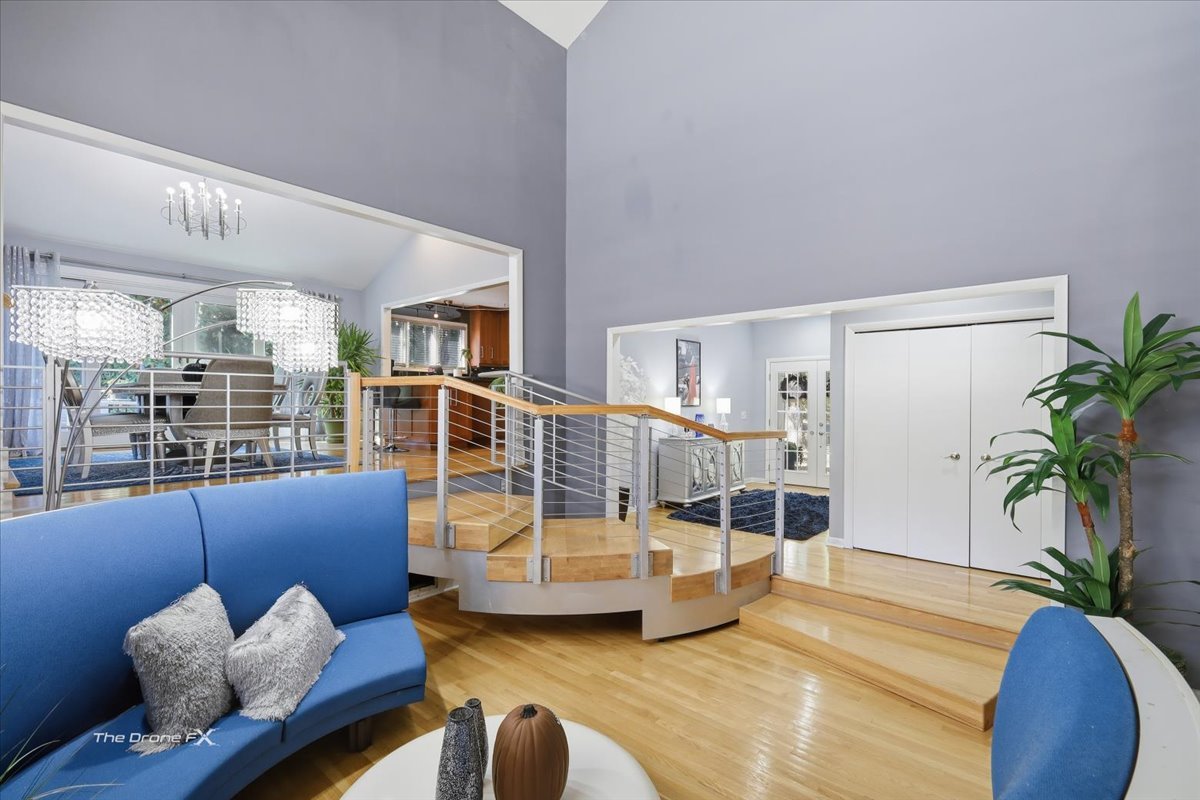 27W041 WALZ Way, Wheaton, IL 60189