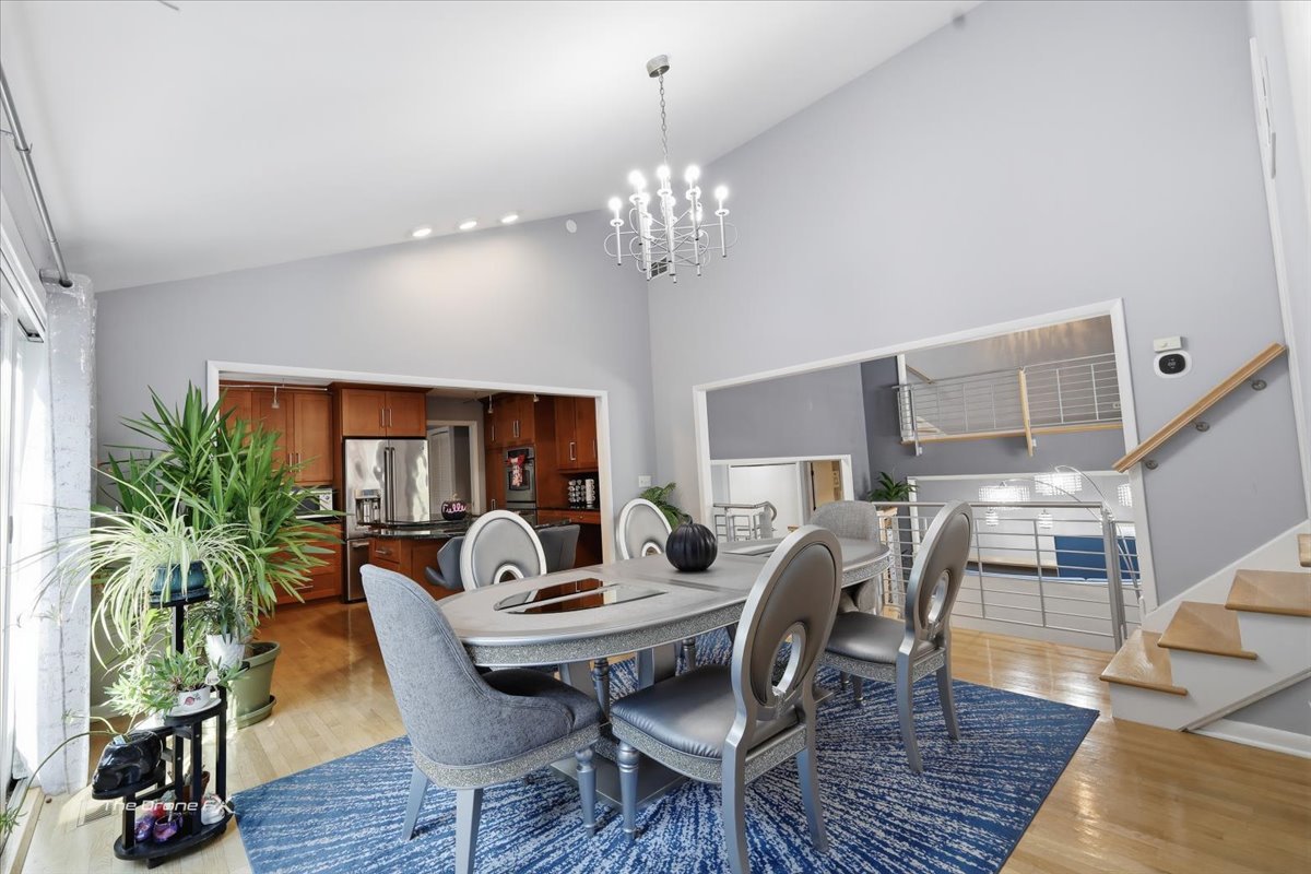 27W041 WALZ Way, Wheaton, IL 60189