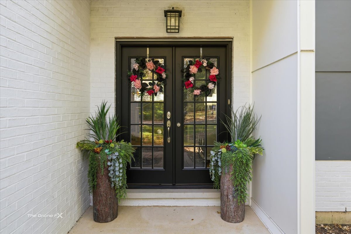 27W041 WALZ Way, Wheaton, IL 60189