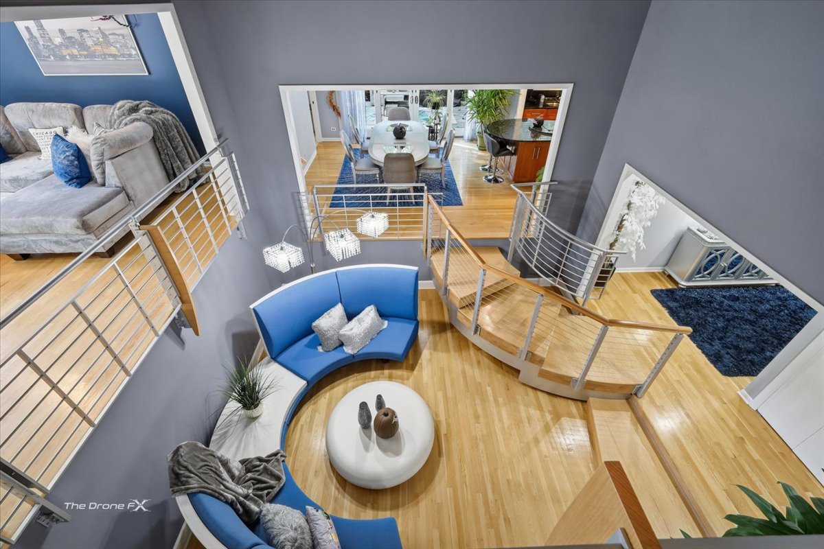 27W041 WALZ Way, Wheaton, IL 60189