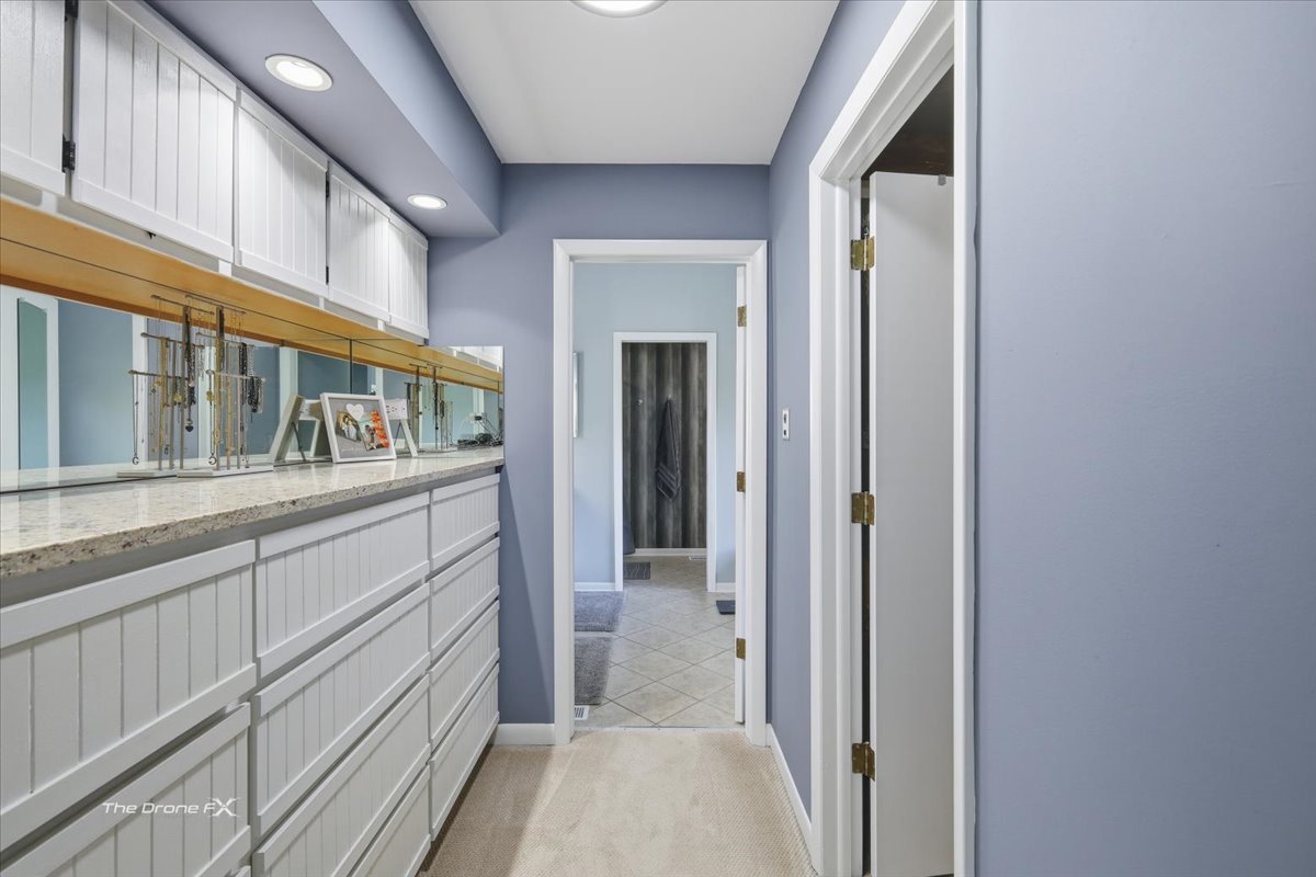 27W041 WALZ Way, Wheaton, IL 60189