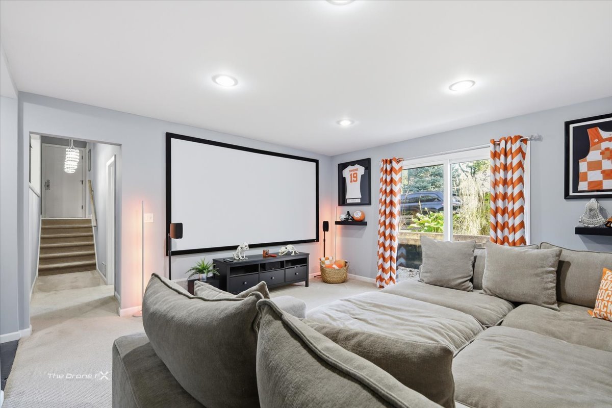 27W041 WALZ Way, Wheaton, IL 60189