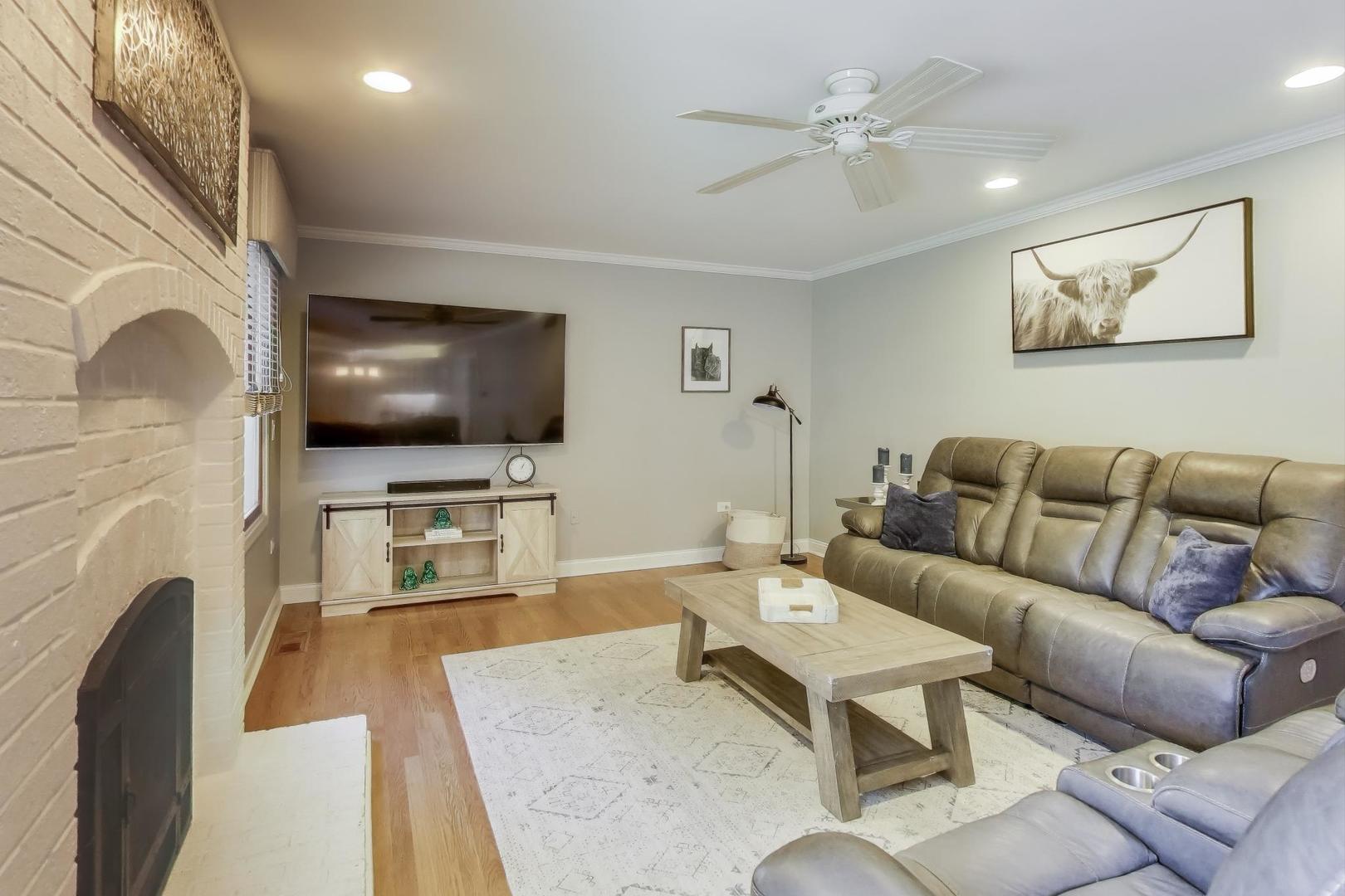 402 Hankes Road, Sugar Grove, IL 60554