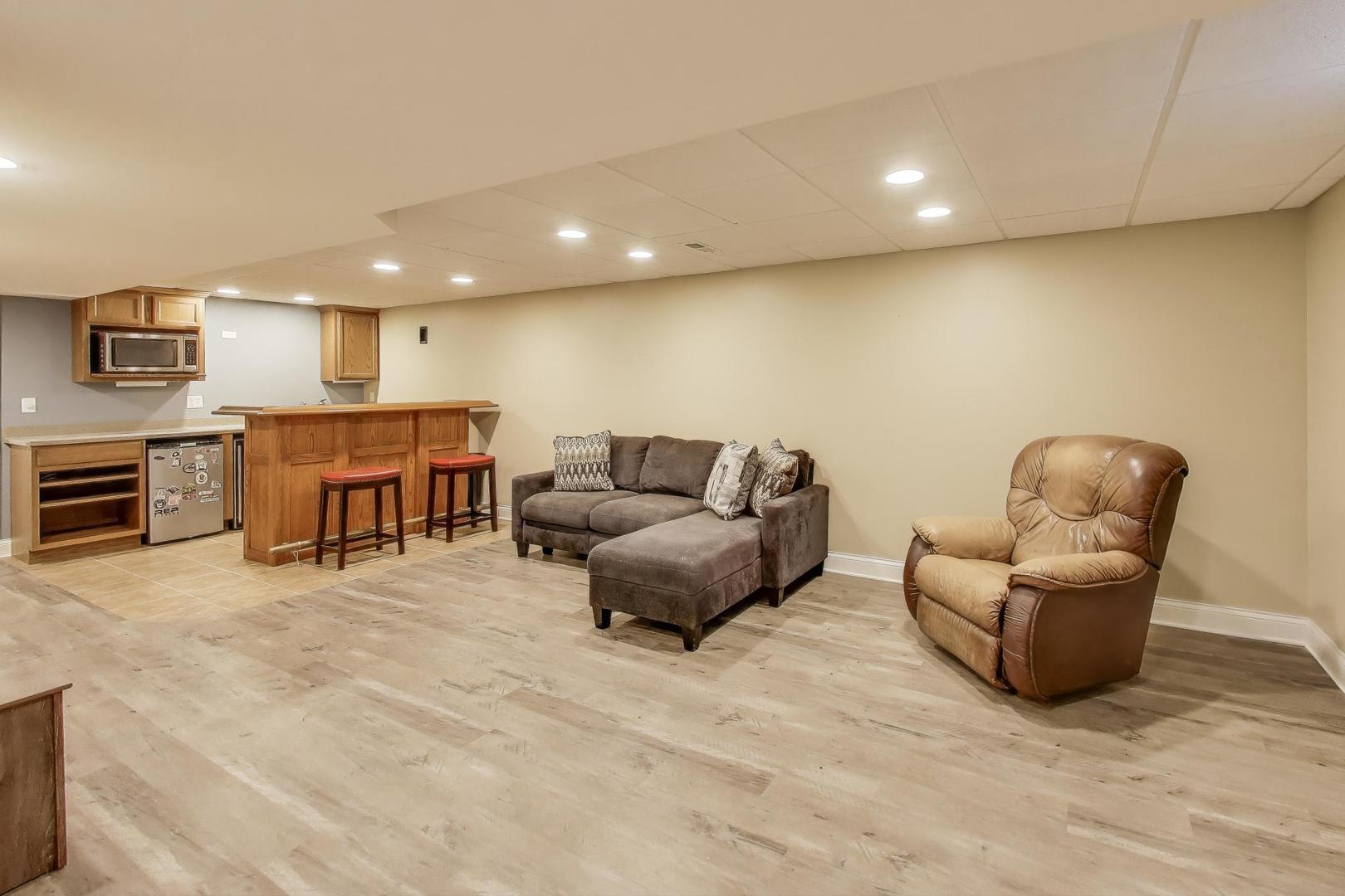 402 Hankes Road, Sugar Grove, IL 60554