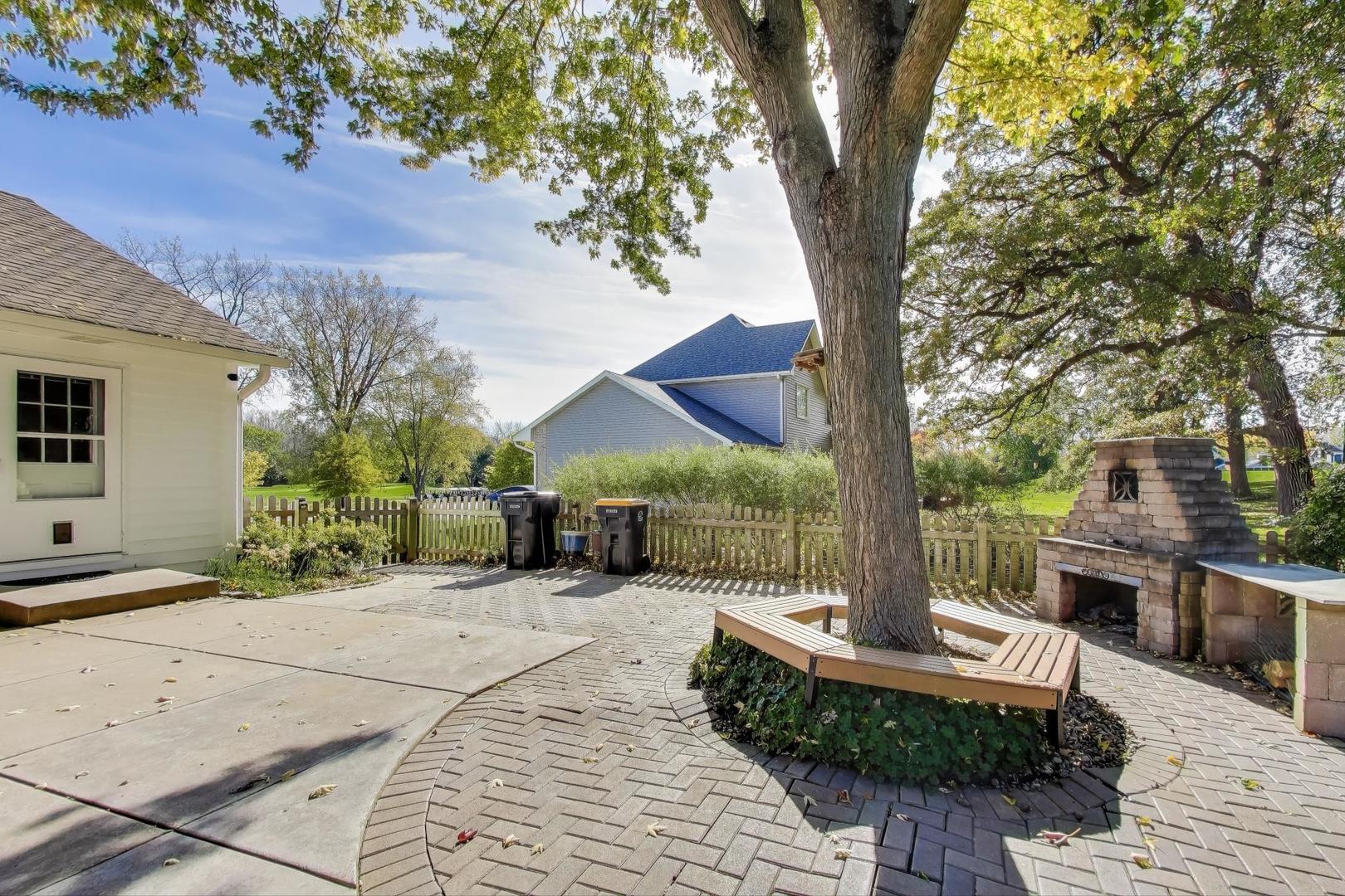 402 Hankes Road, Sugar Grove, IL 60554