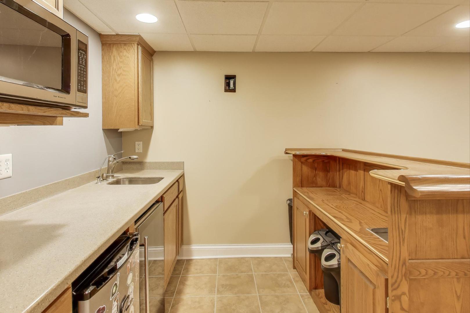 402 Hankes Road, Sugar Grove, IL 60554