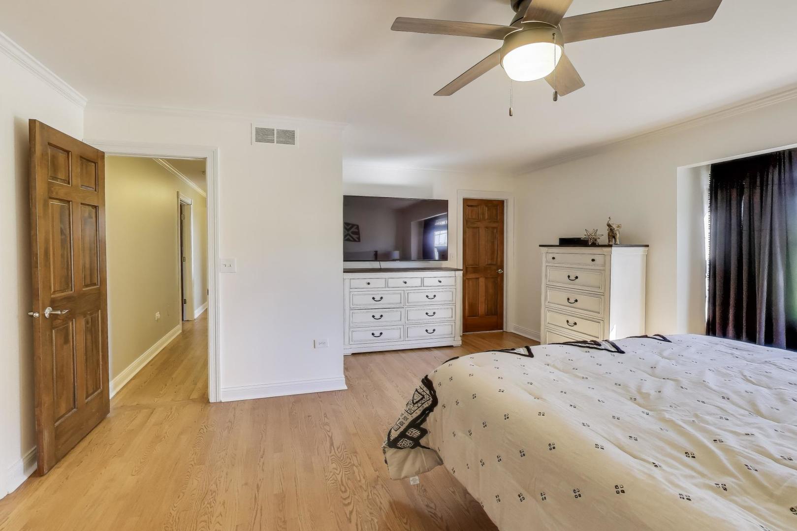 402 Hankes Road, Sugar Grove, IL 60554