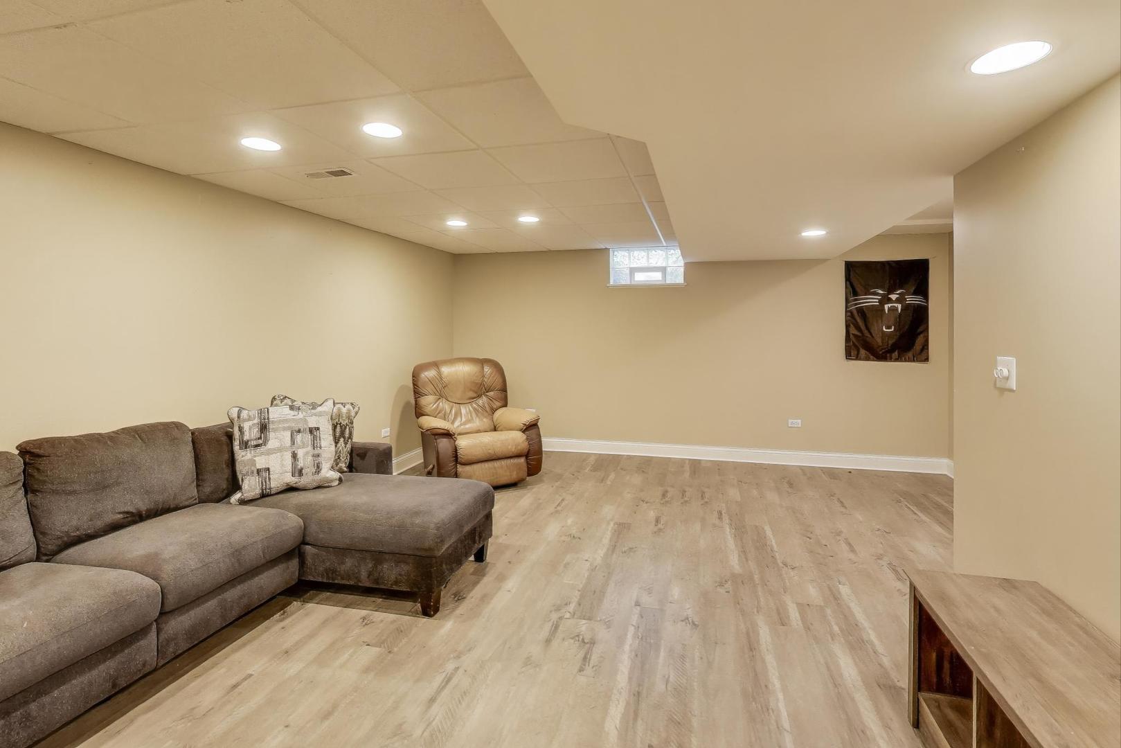 402 Hankes Road, Sugar Grove, IL 60554