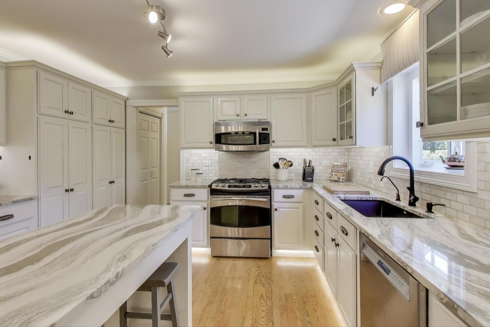 402 Hankes Road, Sugar Grove, IL 60554