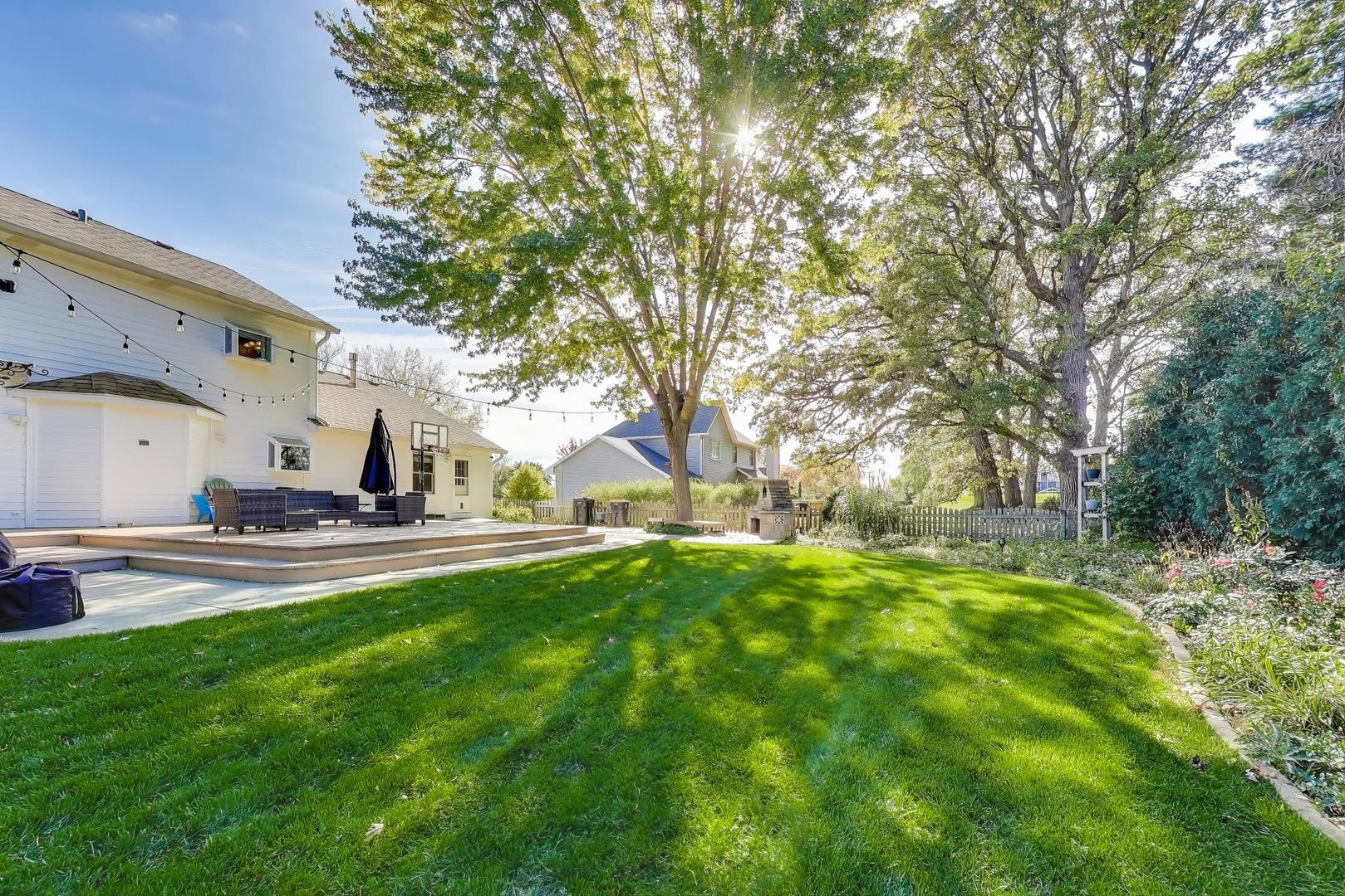 402 Hankes Road, Sugar Grove, IL 60554