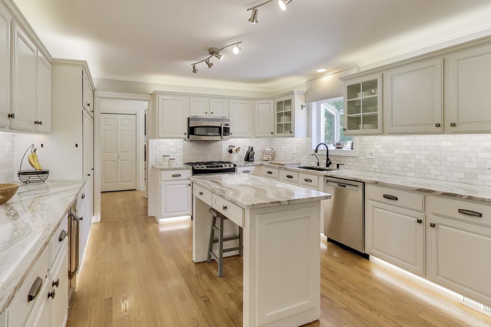 402 Hankes Road, Sugar Grove, IL 60554