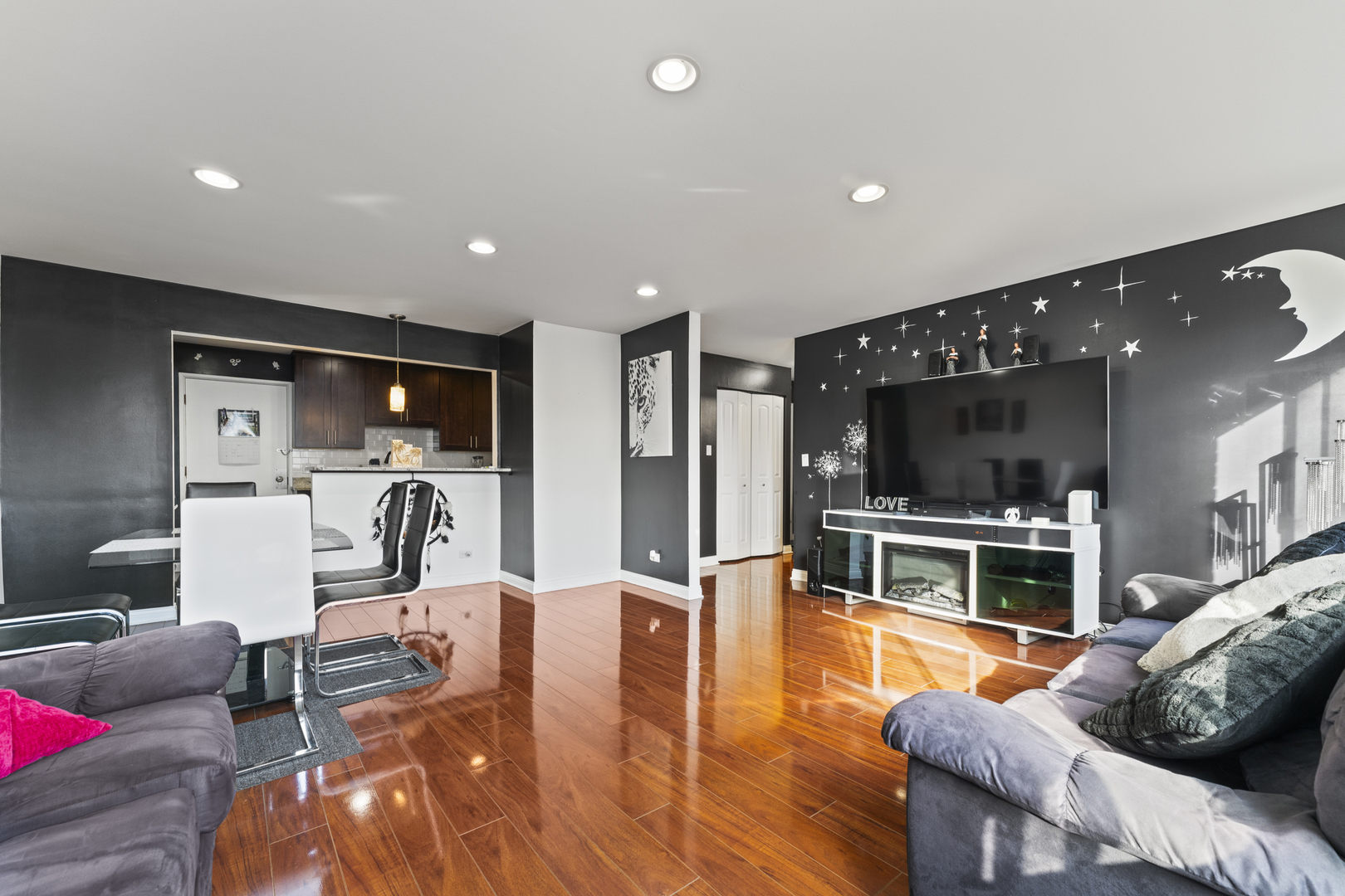 4623 N Chester Avenue #410, Chicago, IL 60656