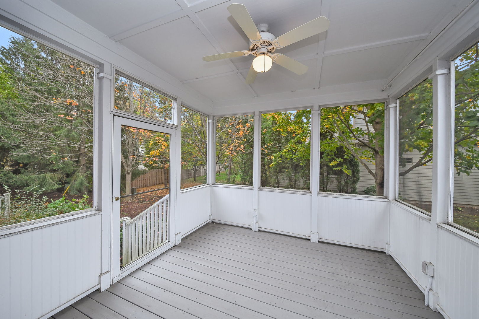 325 Delnor Glen Drive #325, St. Charles, IL 60174