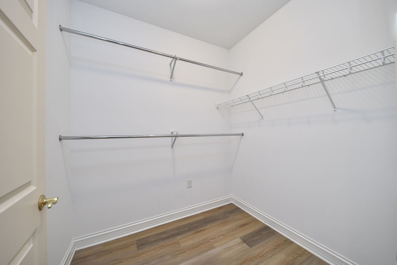 325 Delnor Glen Drive #325, St. Charles, IL 60174