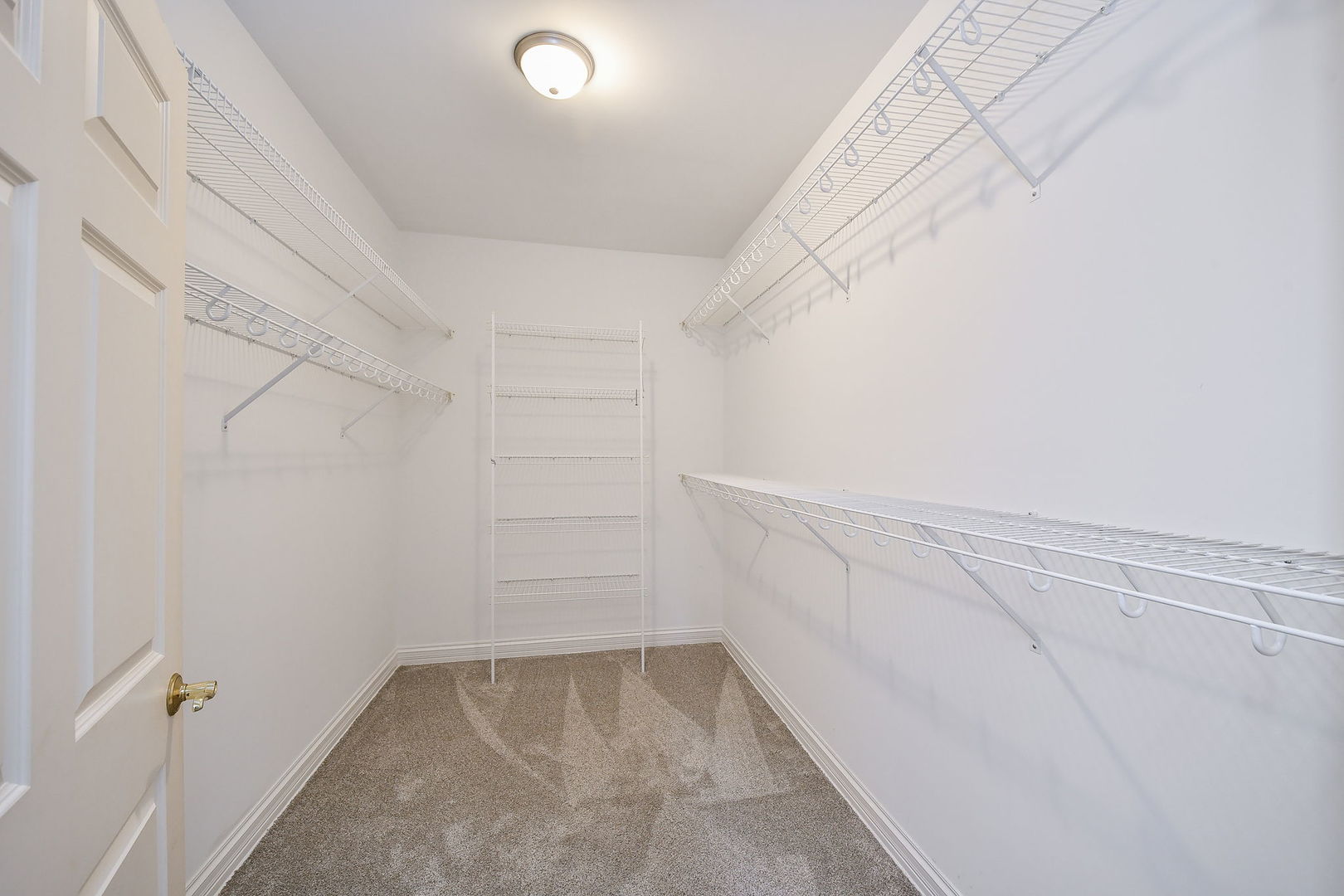 325 Delnor Glen Drive #325, St. Charles, IL 60174