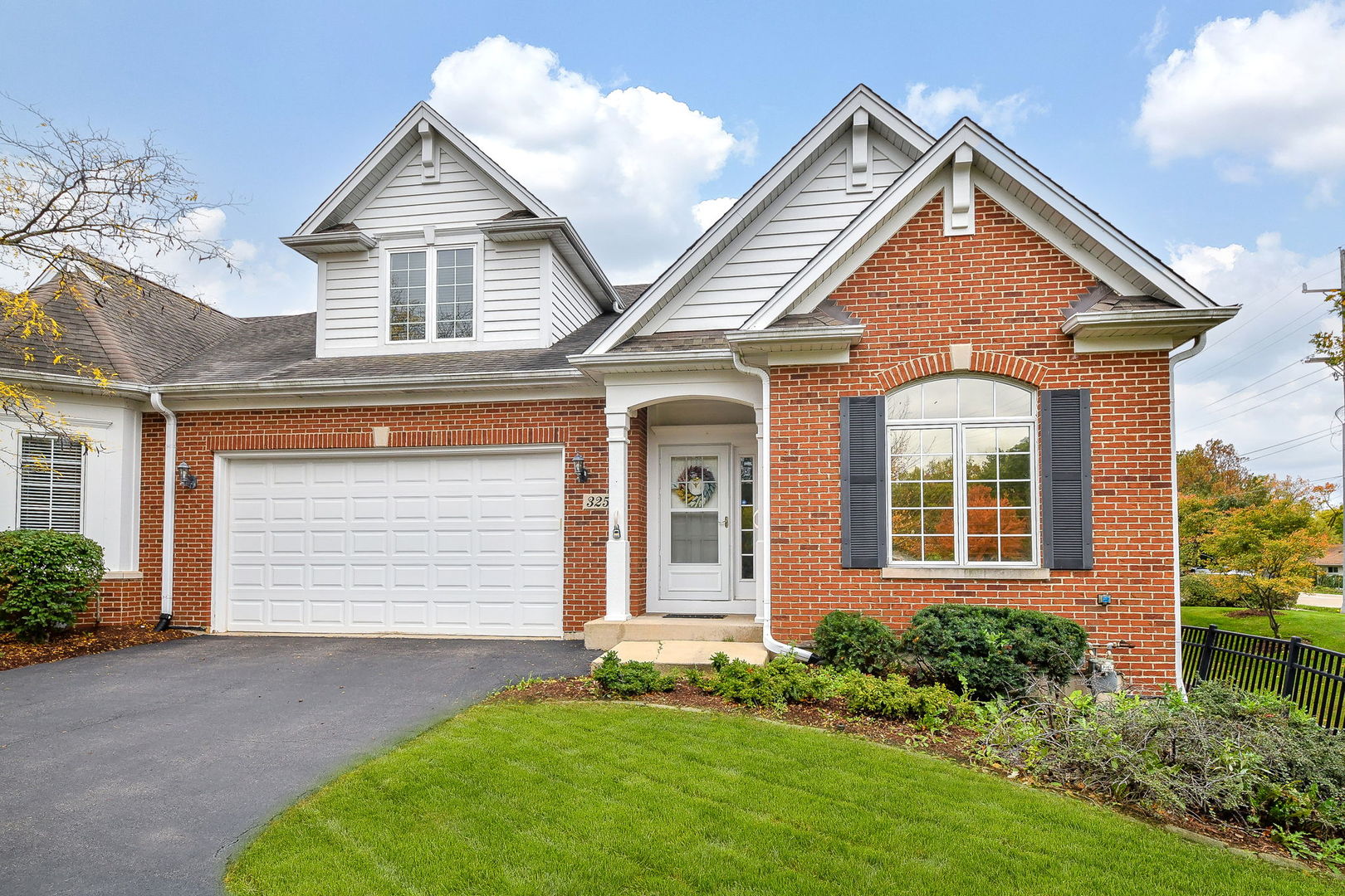 325 Delnor Glen Drive #325, St. Charles, IL 60174