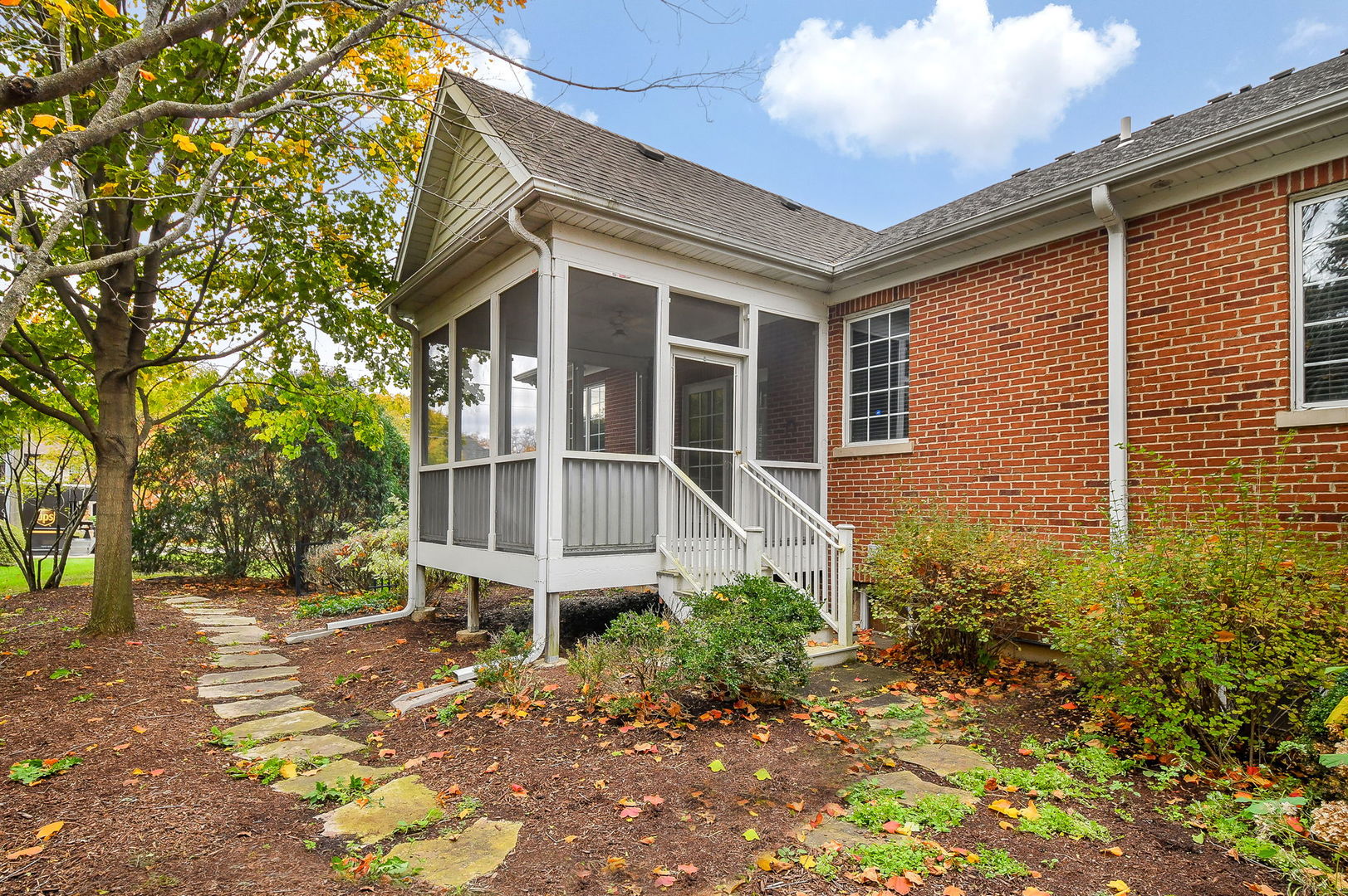 325 Delnor Glen Drive #325, St. Charles, IL 60174