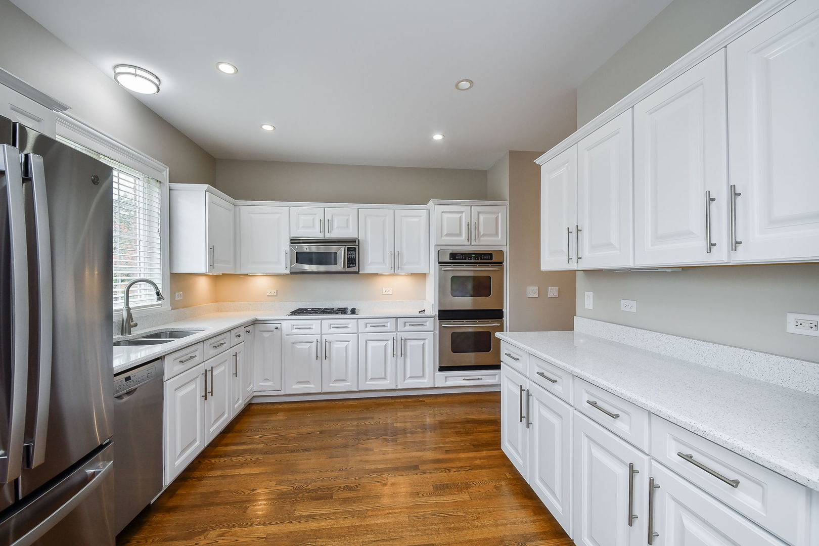 325 Delnor Glen Drive #325, St. Charles, IL 60174