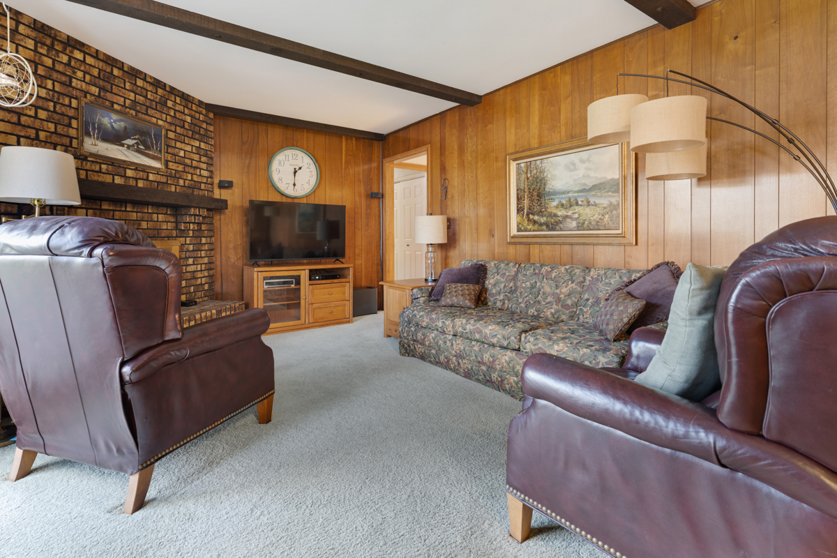 1244 DOVER Lane, Elk Grove Village, IL 60007