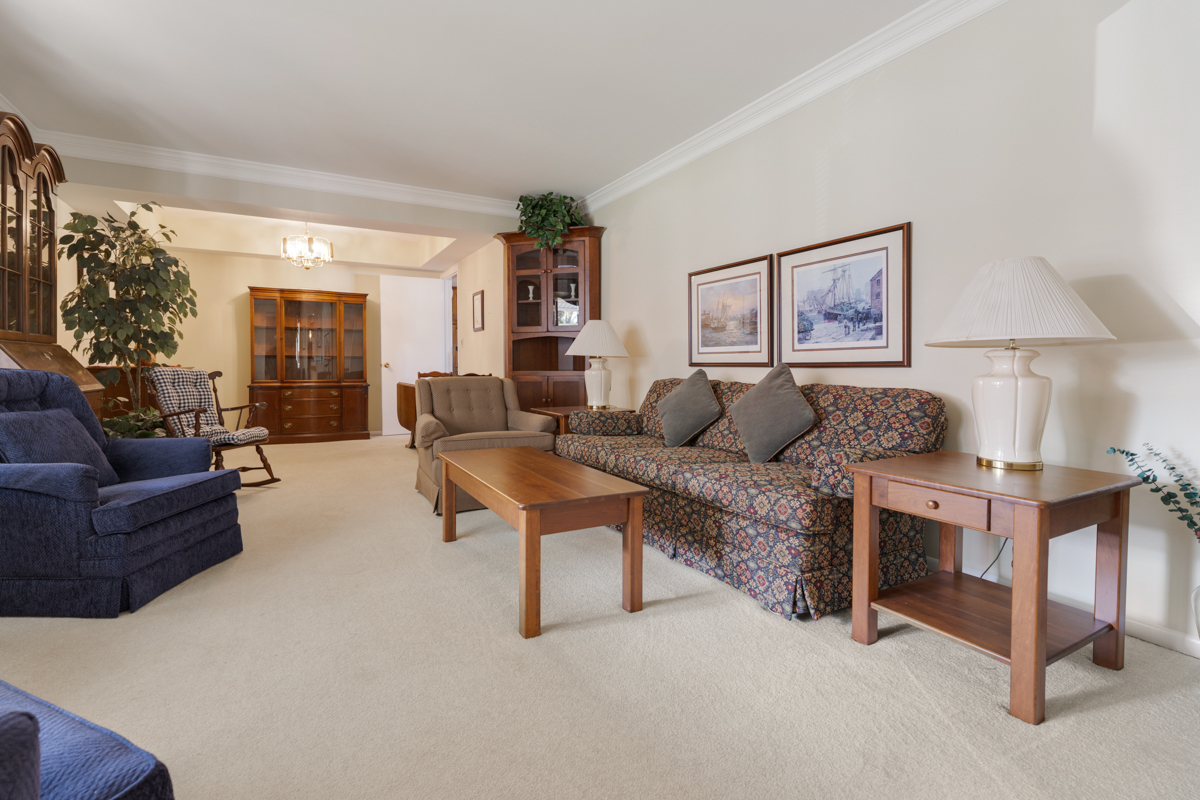 1244 DOVER Lane, Elk Grove Village, IL 60007