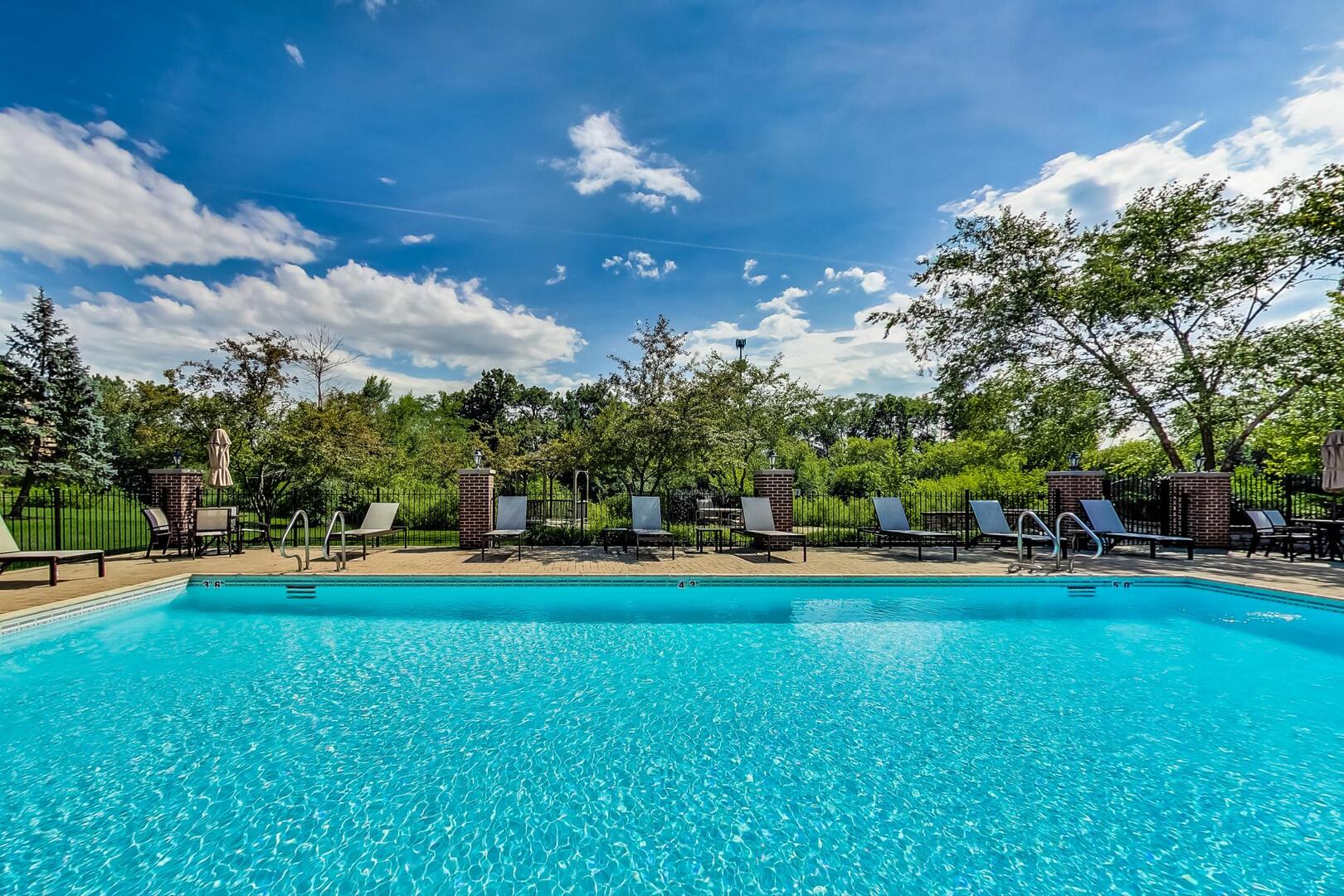 425 Village Green #213, Lincolnshire, IL 60069