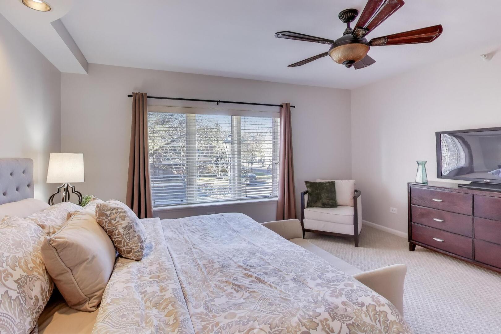 425 Village Green #213, Lincolnshire, IL 60069