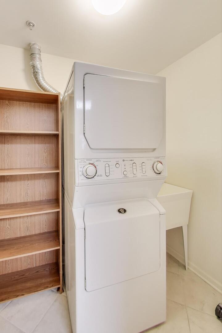 425 Village Green #213, Lincolnshire, IL 60069