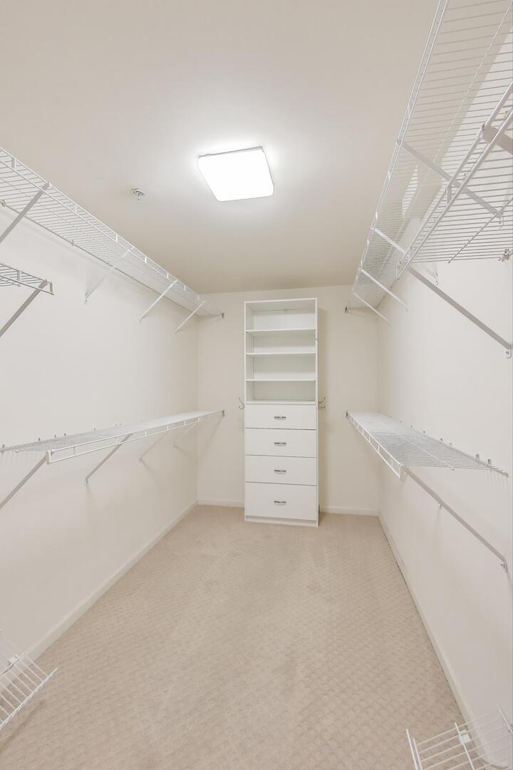 425 Village Green #213, Lincolnshire, IL 60069